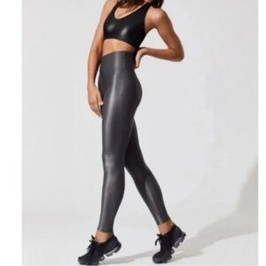 Carbon38 Takara Shine Charcoal Leggings